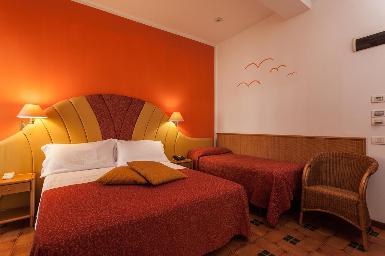 Hotel Resort Marinella Gabicce Mare Exterior photo