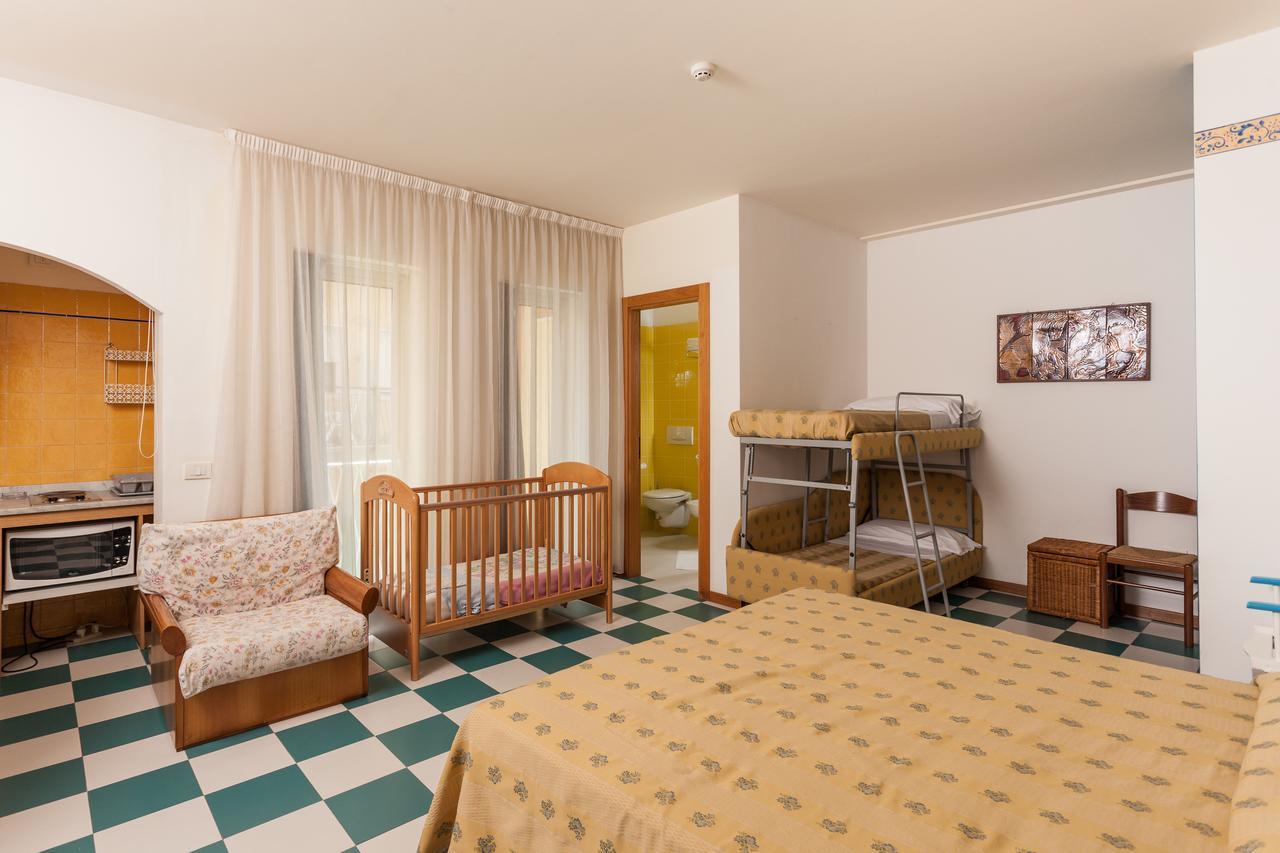 Hotel Resort Marinella Gabicce Mare Exterior photo