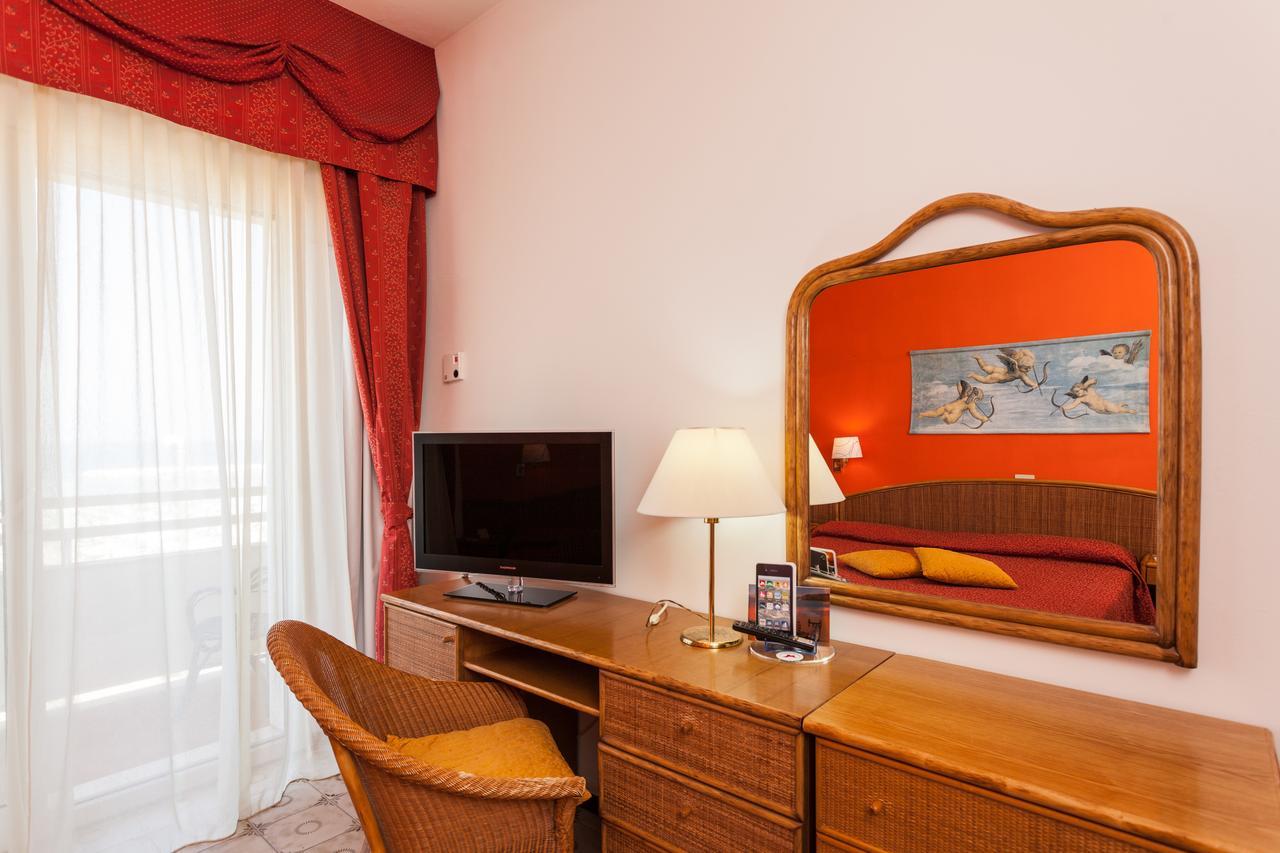 Hotel Resort Marinella Gabicce Mare Exterior photo