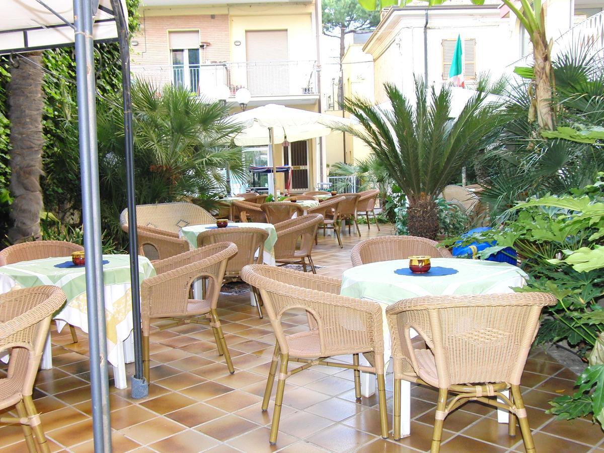 Hotel Resort Marinella Gabicce Mare Exterior photo