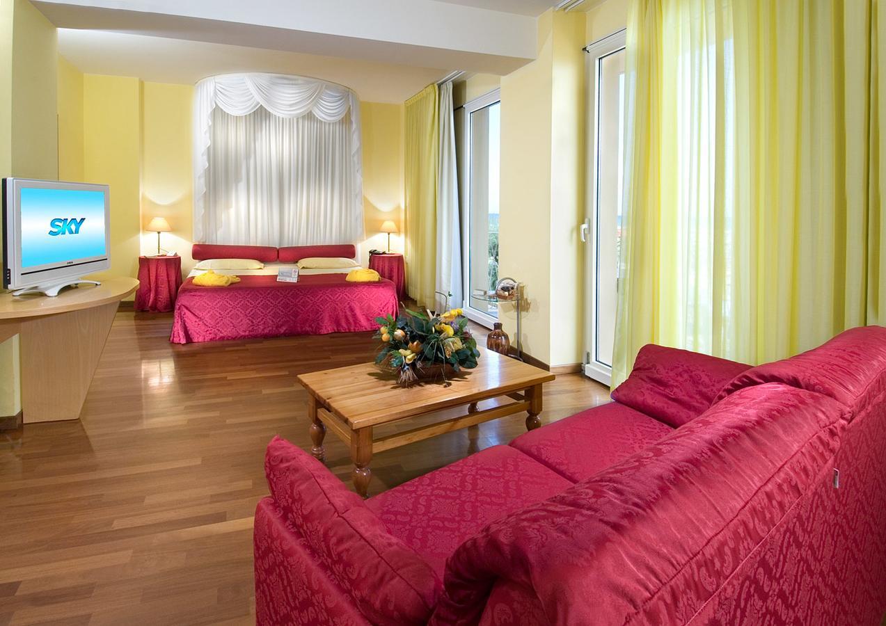 Hotel Resort Marinella Gabicce Mare Exterior photo